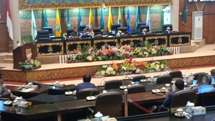 DPRD Riau Umumkan Reses Masa Sidang I