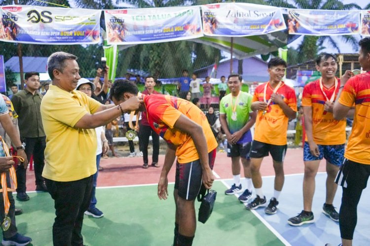 Bupati Rohul Tutup Turnamen Semi Open Bola Voli Baja Cup IV Tahun 2025 di Desa Bangun Jaya, Jadi Ajang Pembinaan Atlet