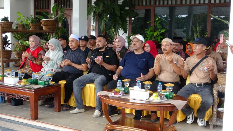 Bupati Herman Lepas Bantuan yang Digalang IKMR Inhil untuk Korban Musibah Sumbar