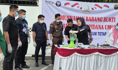 Kejari Teluk Kuantan Singingi Musnahkan Barang Bukti Perkara