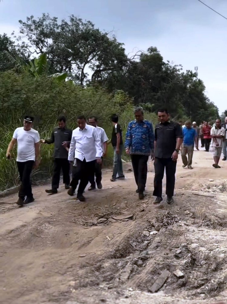 Wawako Pekanbaru Instruksikan Perbaikan Segera Jalan Lumba-lumba yang Rusak Parah