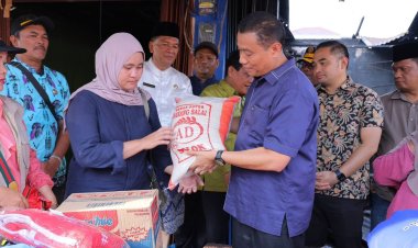 Antarkan Bantuan Sembako dan Logistik, Wawako Pekanbaru Sambangi Korban Kebakaran di Jalan Cendrawasih Sukajadi