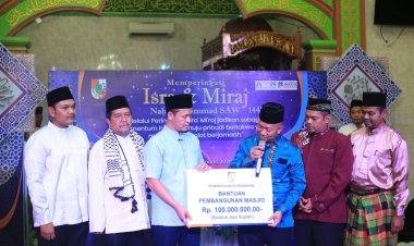 Peringati Isra Miraj di Marpoyan Damai, Wako Agung Nugroho Serahkan Bantuan Pembangunan Masjid Paripurna Al Kautsar