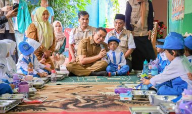 Wawako Markarius Anwar Ajak Anak-anak Gemar Makan Sayur, Tinjau Penyaluran MBG di TK Negeri 6 Pekanbaru