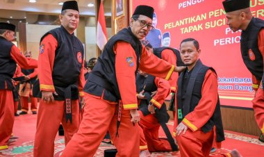 Wako Pekanbaru dan Wawako Pekanbaru Dikukuhkan Jadi Pendekar Kehormatan Tapak Suci 