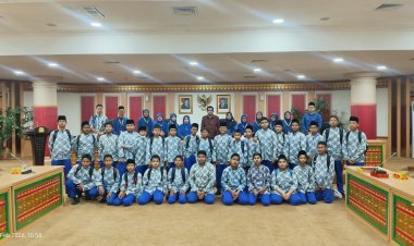 Siswa SMP Al Huda Pelalawan Berkunjung ke DPRD Riau