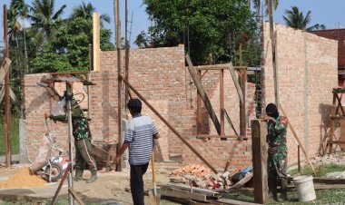 Satgas TMMD ke-127 Kodim 0301/Pekanbaru Bangun Rumah Warga Kelurahan Sialang Sakti, Tumbuhkan Semangat Gotong Royong