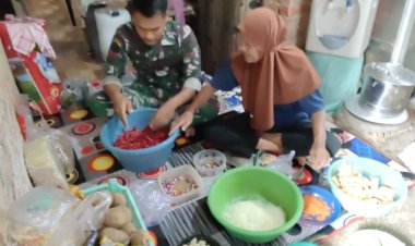 Bantu Siapkan Takjil, Satgas TMMD Ke-127 Kodim 0301/Pekanbaru Rajut Keakraban dengan Warga Kelurahan Tuah Negeri