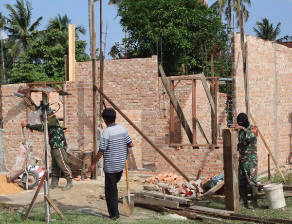 Satgas TMMD ke-127 Kodim 0301/Pekanbaru Bangun Rumah Warga Kelurahan Sialang Sakti, Tumbuhkan Semangat Gotong Royong