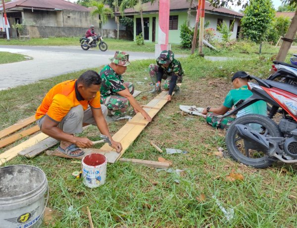 Gotong Royong Satgas TMMD ke-127 Kodim 0301/Pekanbaru Bersama Warga Bangun Rumah Layak Huni di Kelurahan Tuah Negeri