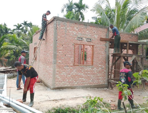 Satgas TMMD ke-127 Kodim 0301/Pekanbaru Bergerak untuk Rakyat, Renovasi Rumah Saudi Alfa Seri di Kelurahan Sialang Sakti