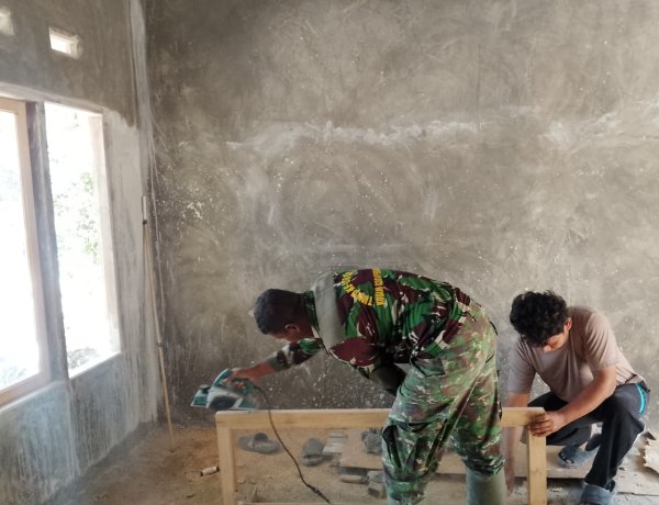 Satgas TMMD ke-127 Kodim 0301/Pekanbaru Tak Canggung Bertukang, Gesa Pembangunan RTLH di Kelurahan Sialang Sakti 