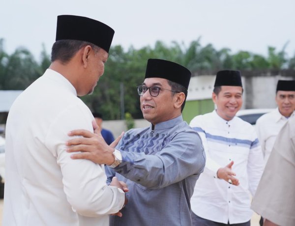 Sekda Kuansing Bukber di Ponpes Miftahul Khairiyah, Serukan Pesantren Berdayakan Ekonomi Lokal Lewat MBG