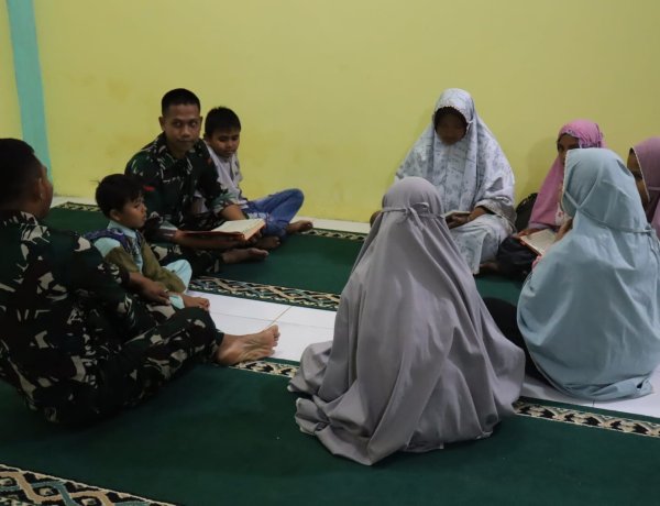 Satgas TMMD ke-127 Kodim 0301/Pekanbaru Isi Malam Ramadhan dengan Tadarus Bersama Warga