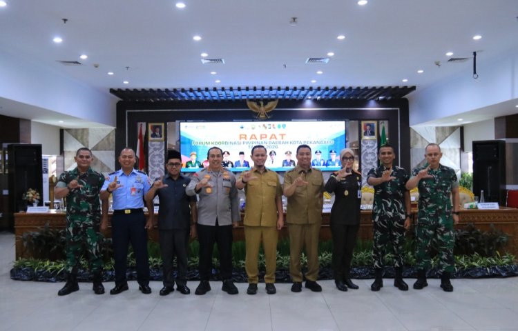 Pemko Pekanbaru Akan Tertibkan Kabel Fiber Optik yang Semrawut di Pinggir Jalan, Wako Agung Nugroho Ikuti Rapat Forkopimda