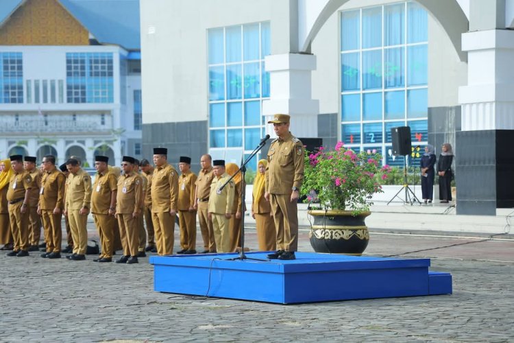 Wawako Pekanbaru Ingatkan ASN Disiplin dan Fokus dalam Melayani Masyarakat, Jadi Pembina Upacara Awal Tahun 2026