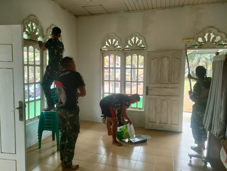 Satgas TMMD ke-127 Kodim 0301/Pekanbaru Percantik Mushola Al-Amin di Kelurahan Tuah Negeri