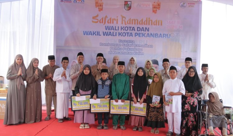 Safari Ramadan di Kulim, Wako Agung Serahkan Rp100 Juta dan Smart TV