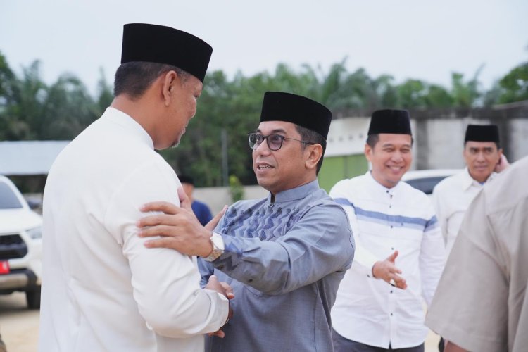 Sekda Kuansing Bukber di Ponpes Miftahul Khairiyah, Serukan Pesantren Berdayakan Ekonomi Lokal Lewat MBG
