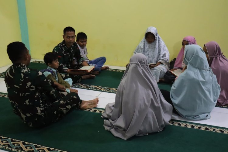 Satgas TMMD ke-127 Kodim 0301/Pekanbaru Isi Malam Ramadhan dengan Tadarus Bersama Warga