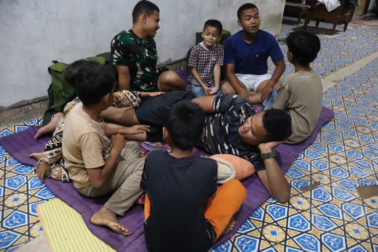 Satgas TMMD ke-127 Kodim 0301/Pekanbaru Berbagi Keceriaan dengan Anak-anak Warga Tuah Negeri