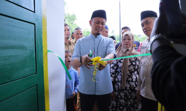 Wako Agung Serahkan Dua Unit RLH Kepada Warga Tenayan Raya