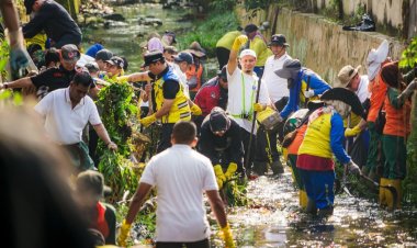 Goro Bersihkan Sungai, Wako Pekanbaru Agung Sukseskan Indonesia ASRI