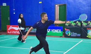 Ditutup Bupati, Kemenag Kampar Juarai Turnamen Badminton HUT Kampar ke-76
