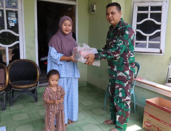 Satgas TMMD ke-127 Kodim 0301/Pekanbaru Salurkan Paket Asupan Gizi kepada Anak Stunting di Tuah Negeri