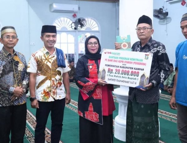 Safari Ramadan Wabup Kampar di Desa Sungai Liti, Serahkan  Total Bantuan 540 Juta 
