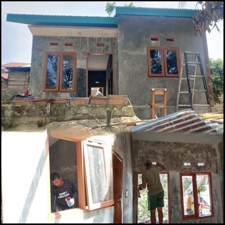 Progres RTLH Capai 83 Persen, TMMD ke-127 Kodim 0301/Pekanbaru Cat Jendela dan Pintu Rumah Yudarfis