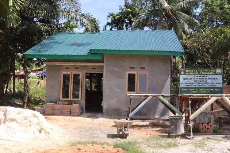 Atap Hijau Bawa Harapan Baru bagi Anismar Lewat Program TMMD ke-127 Kodim 0301/Pekanbaru
