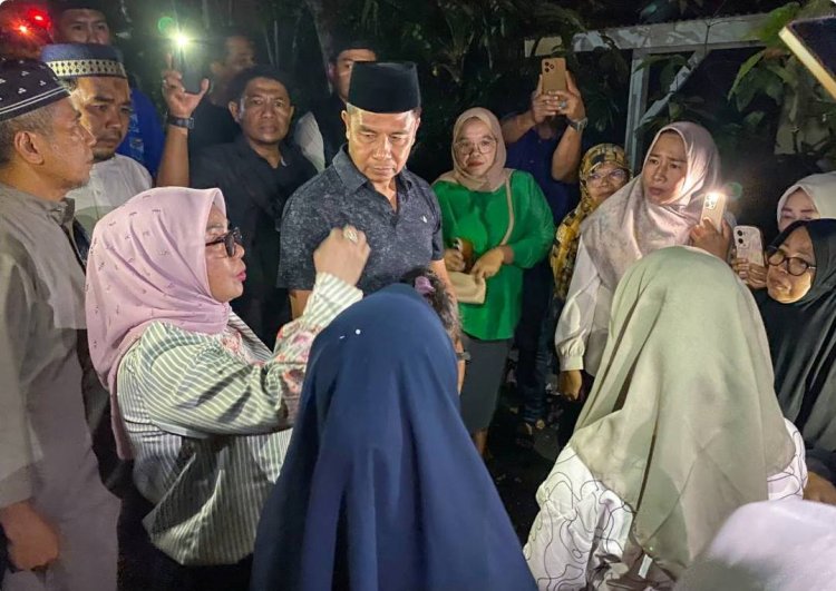 Bupati Kampar dan Wabup Prihatin Kebakaran di Desa Kumantan, Serahkan Bantuan