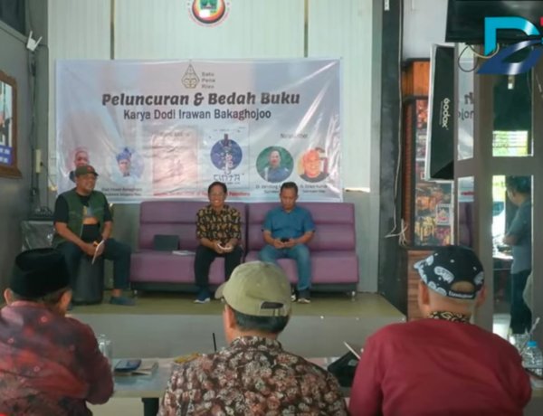 Luncurkan Buku Qiblatain di Pendopo Kopi, Dodi Irawan Diapresiasi Sastrawan Riau
