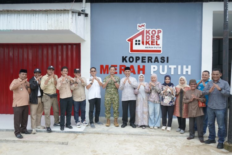 Koperasi Merah Putih Diresmikan Presiden, Bupati Inhil Herman Titip Harapan Besar untuk Ekonomi Desa