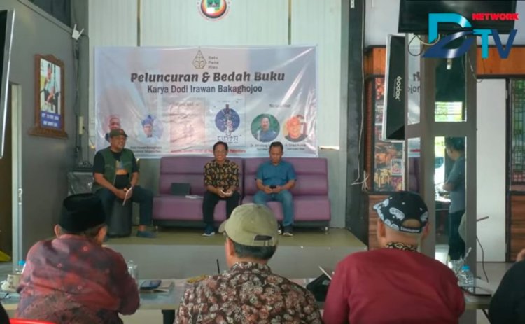 Luncurkan Buku Qiblatain di Pendopo Kopi, Dodi Irawan Diapresiasi Sastrawan Riau