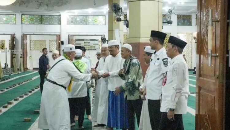 Sambut Kepulangan Jemaah Haji Kuansing, Bupati Perhatikan Jemaah yang Masih di Tanah Suci