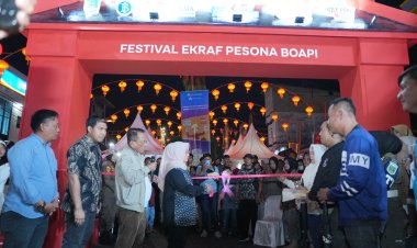 Bupati Rohil Bistamam Resmikan Bazar Festival Ekraf Pesona Boapi untuk Perkuat UMKM