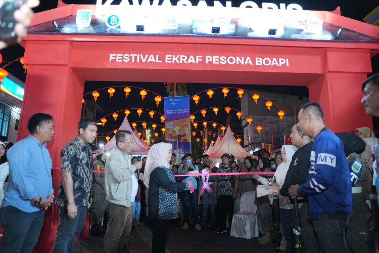 Bupati Rohil Bistamam Resmikan Bazar Festival Ekraf Pesona Boapi untuk Perkuat UMKM