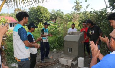 Cegah Karhutla di Kampung Langkai Siak, Tim KKN-PPM UGM Bentala Melayu Bangun Rocket Stove Bersama Masyarakat