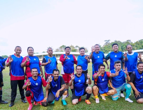 Pererat Silaturahmi dan Perkuat Sinergi, Ketua DPRD Septian Nugraha Ikuti Fun Football Hari Jadi ke-514 Bengkalis