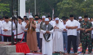 Ketua DPRD Inhil Iwan Taruna Hadiri Salat Istisqa Bersama Pemkab, Ajak Masyarakat Perkuat Doa dan Cegah Karhutla
