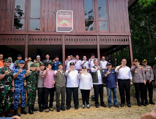 Sambut Menhut di Bandar Laksamana, Kasmarni Tegaskan Komitmen Perlindungan Ekosistem Gambut