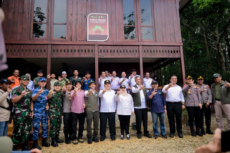 Sambut Menhut di Bandar Laksamana, Kasmarni Tegaskan Komitmen Perlindungan Ekosistem Gambut