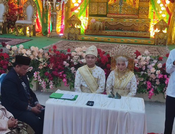 Jadi Saksi Penikahan Anak Ketua JMSI Riau, UAS Berikan Nasehat untuk Mempelai