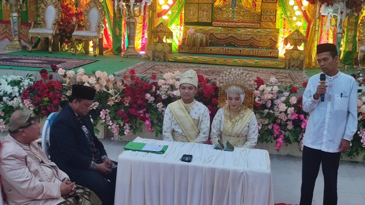 Jadi Saksi Penikahan Anak Ketua JMSI Riau, UAS Berikan Nasehat untuk Mempelai