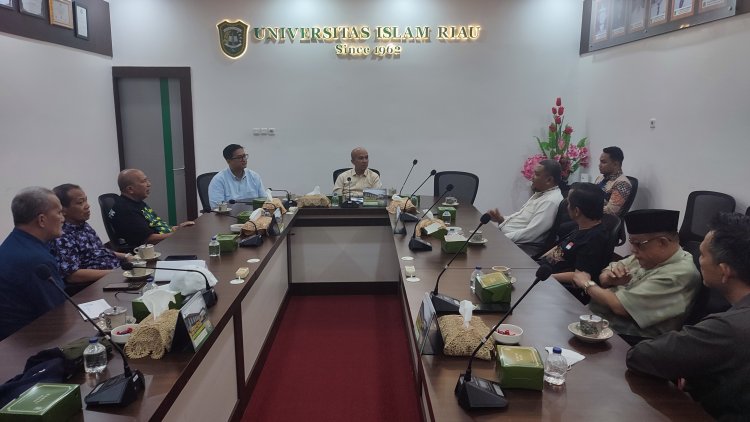 Rektor UIR Dukung Penuh Pelaksanaan Seminar dan UKW JMSI Riau